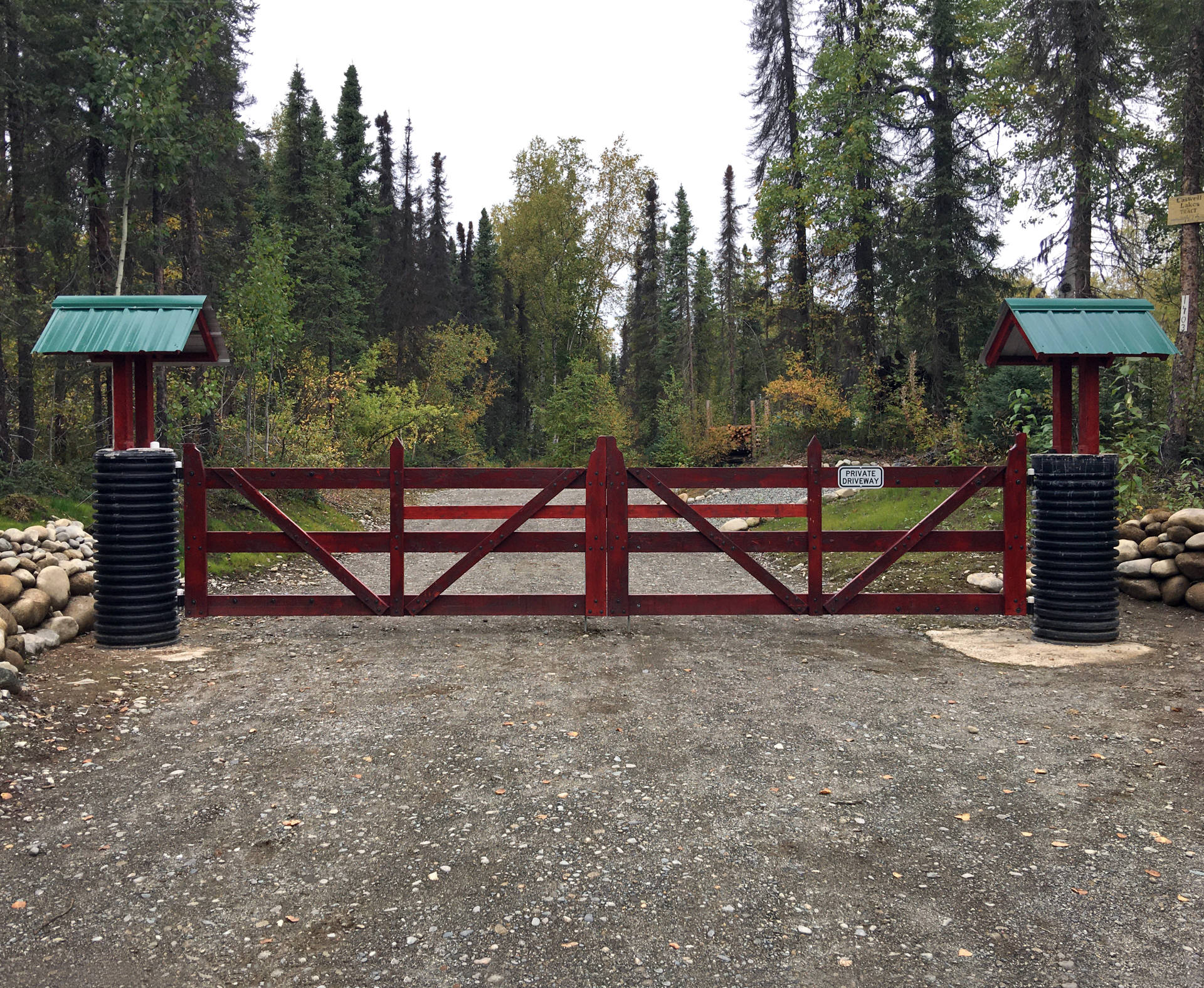 Gates on private driveway at the entrance to Soloview Park for your event or wedding venue, swing inwards. Access from E. Limitcatch Ave. The gates has a latch that can be opened from the inside.