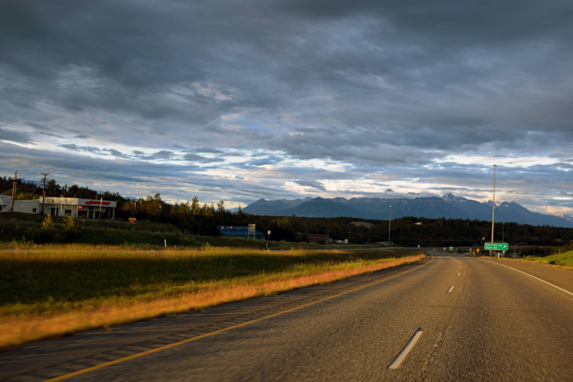 Parks Highway in Wasilla, Alaska, at the exit to Hyer Road / Fairview Loop Road.  Photo: Fyodor Soloview.