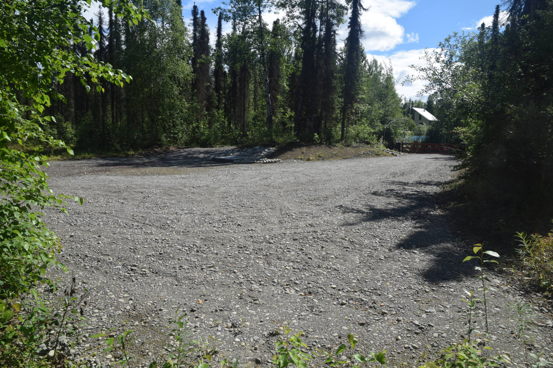 Gravel parking yard No. 1 for about 10 cars. Cars can be parked in any direction.